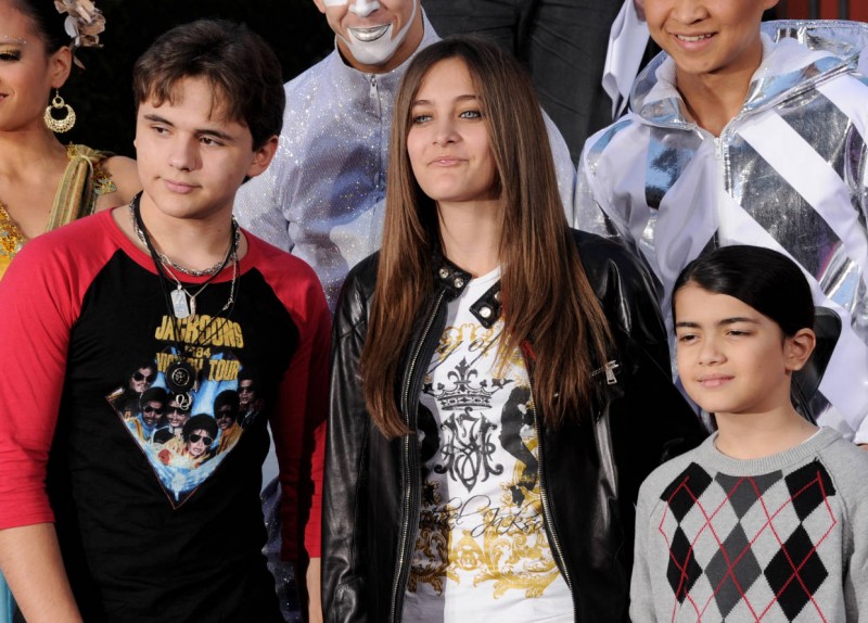 Διεκδικεί την κηδεμονία των παιδιών του Τζάκσον