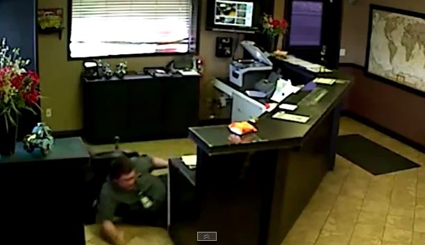 ΒΙΝΤΕΟ-Άσχημη ημέρα στη δουλειά