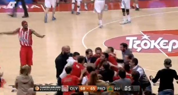 BINTEO-Oι ξέφρενοι πανηγυρισμοί του Κωστόπουλου στο ΣΕΦ