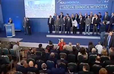 Άδεια η θέση του Καραμανλή