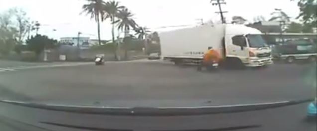 ΒΙΝΤΕΟ-Γλίτωσε δύο φορές από βέβαιο θάνατο