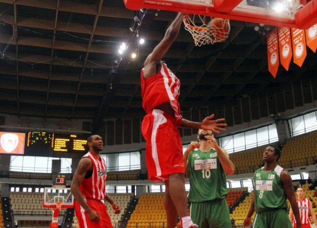 “Καθάρισε” με Κόλινς ο Ολυμπιακός