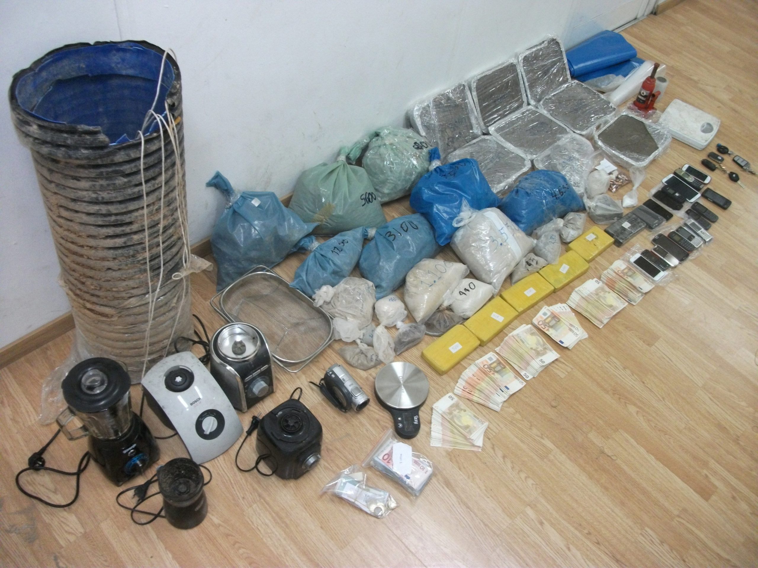 ΒΙΝΤΕΟ-Ναρκωτικά θαμμένα σε καταυλισμό