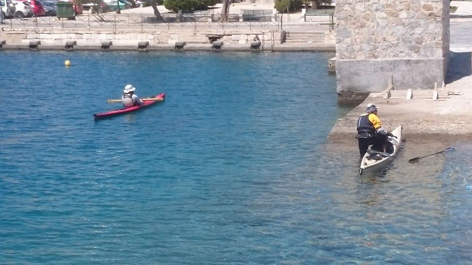 ΦΩΤΟ-Κάνει τον γύρο της Μεσογείου με καγιάκ