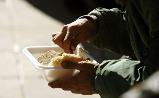 Πασχαλινό τραπέζι για όσους έχουν ανάγκη