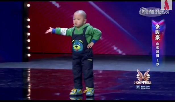 ΒΙΝΤΕΟ-3χρονος χορευτής «τα σπάει»