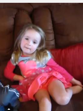 ΒΙΝΤΕΟ-Κοριτσάκι κλαίει και οδύρεται γιατί δεν θέλει να μεγαλώσει