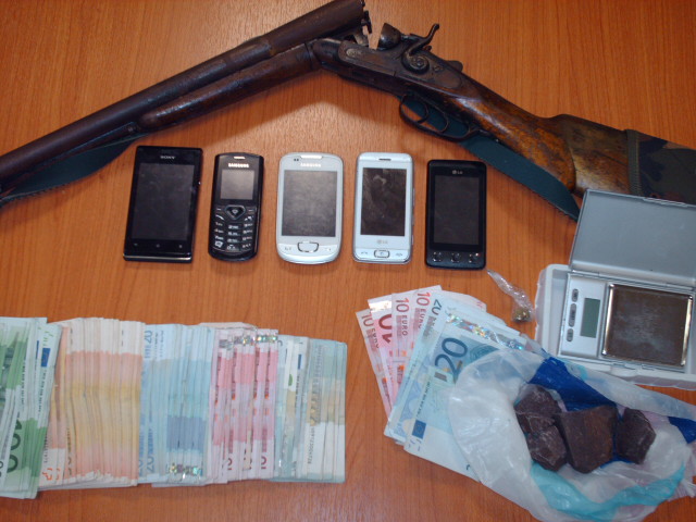 ΦΩΤΟ-Έπιασαν ελληνοαλβανική σπείρα