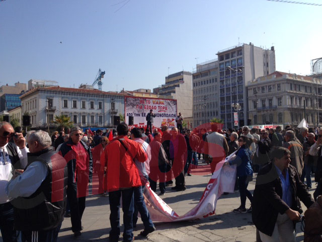 ΦΩΤΟ-Η συγκέντρωση του ΠΑΜΕ στην Ομόνοια