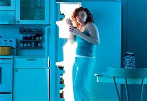 Ξυπνάς το βράδυ και τρως; Πώς θα κόψεις την κακή συνήθεια