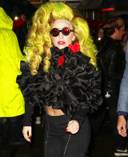 ΦΩΤΟ-Η βασίλισσα της… πρόκλησης