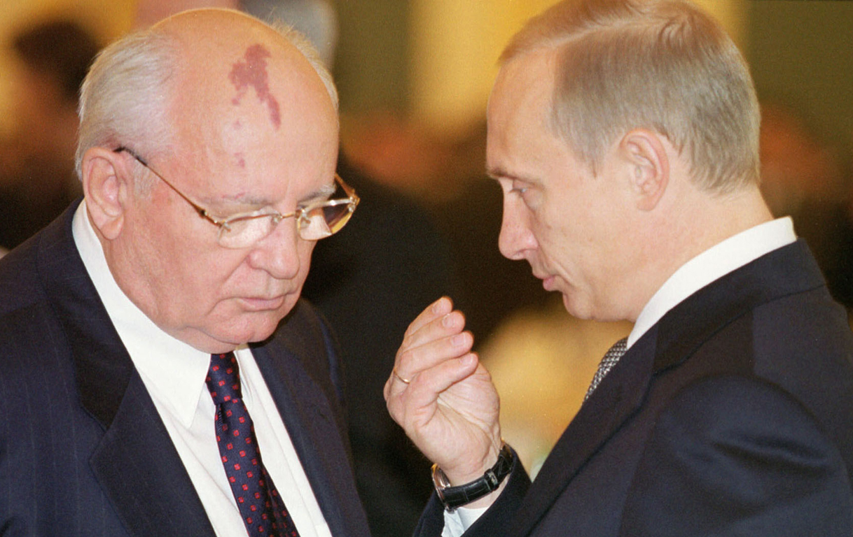 Ζητούν τη δίωξη του Γκορμπατσόφ