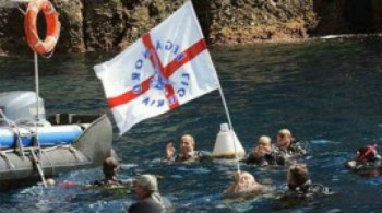 Ιταλοί ακροδεξιοί ναυαγούν σε ταξίδι επίδειξης για μετανάστες