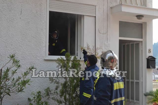 ΒΙΝΤΕΟ-Κόντεψε να καεί ζωντανή στο σπίτι της