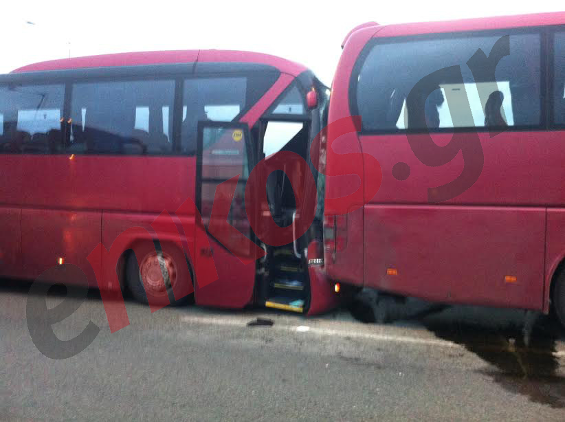 ΦΩΤΟ-Καραμπόλα πέντε λεωφορείων με οπαδούς του ΠΑΟΚ