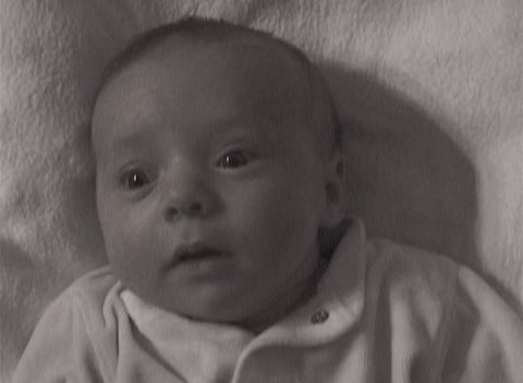 ΒΙΝΤΕΟ-Από μωρό έφηβη σε 4’