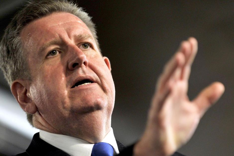 Πρωθυπουργός παραιτήθηκε για ένα μπουκάλι κρασί