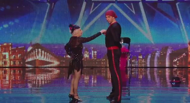 ΒΙΝΤΕΟ-Γιαγιά χορεύει salsa και γνωρίζει την αποθέωση