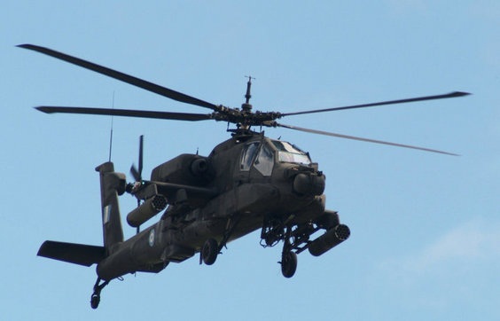 Γιατί πετούν στρατιωτικά ελικόπτερα πάνω από τη Λαμία;