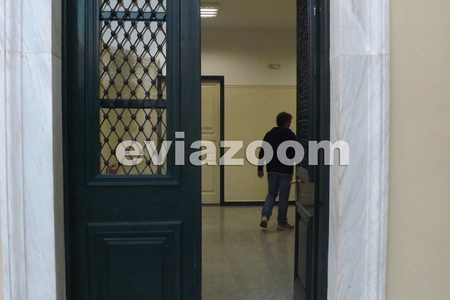 Για κακούργημα παραπέμπεται ο δάσκαλος που έβαλε φωτιά στο σχολείο