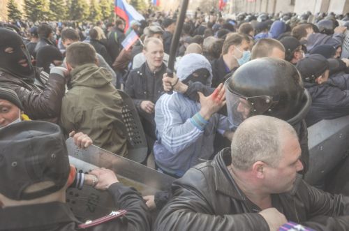 Ουκρανία: Διαδηλωτές εισέβαλαν σε κρατικό κτίριο