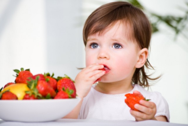 Πώς θα πείσω το παιδί μου να τρώει φρούτα;