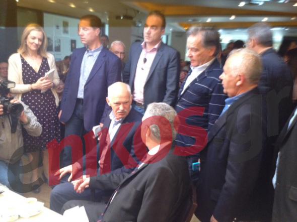 ΒΙΝΤΕΟ-Ο Κουβέλης, τα συνθήματα για τον Παπανδρέου και ο τσολιάς…