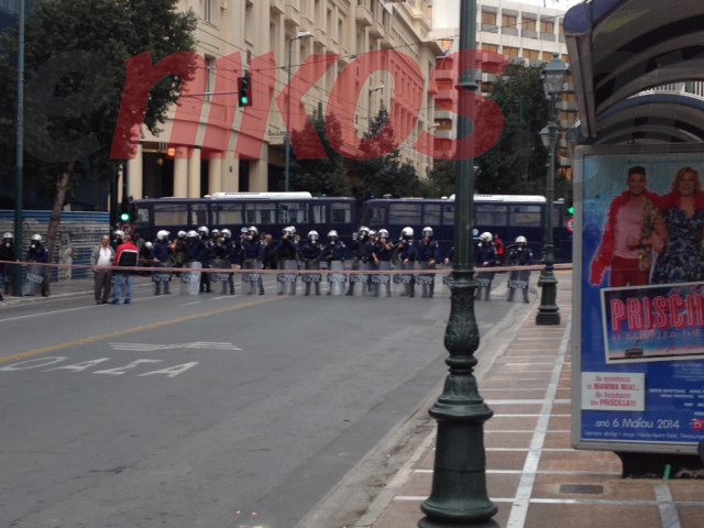 ΦΩΤΟ-Ο φραγμός στη Σταδίου