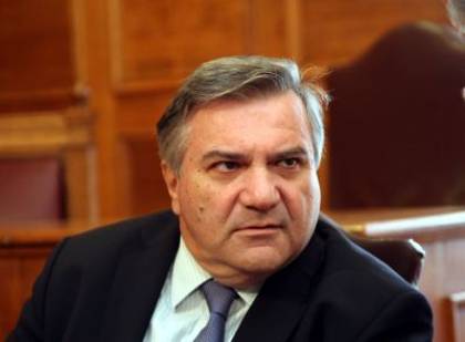 Καστανίδης:Θα έπρεπε να επιμείνει ο Παπανδρέου