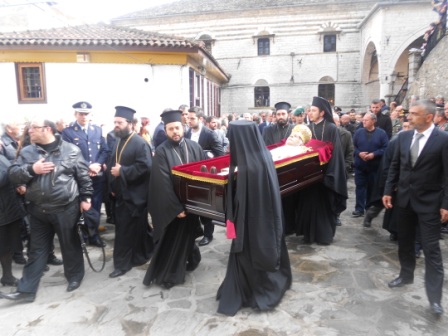 Τελευταίος χαιρετισμός στον μακαριστό μητροπολίτη Θεόκλητο