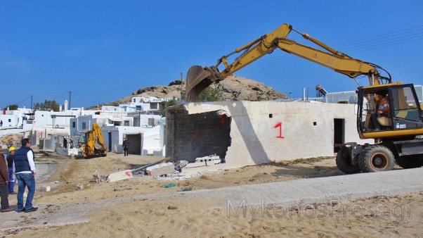 BINTEO-Κατεδαφίσεις αυθαιρέτων στην Μύκονο