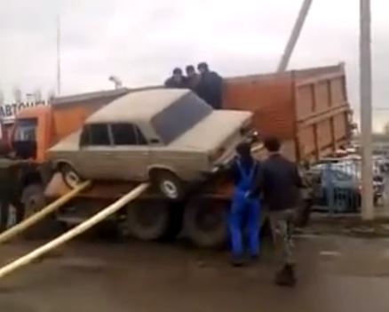 ΒΙΝΤΕΟ-Πώς να μην ξεφορτώνεις ένα Lada