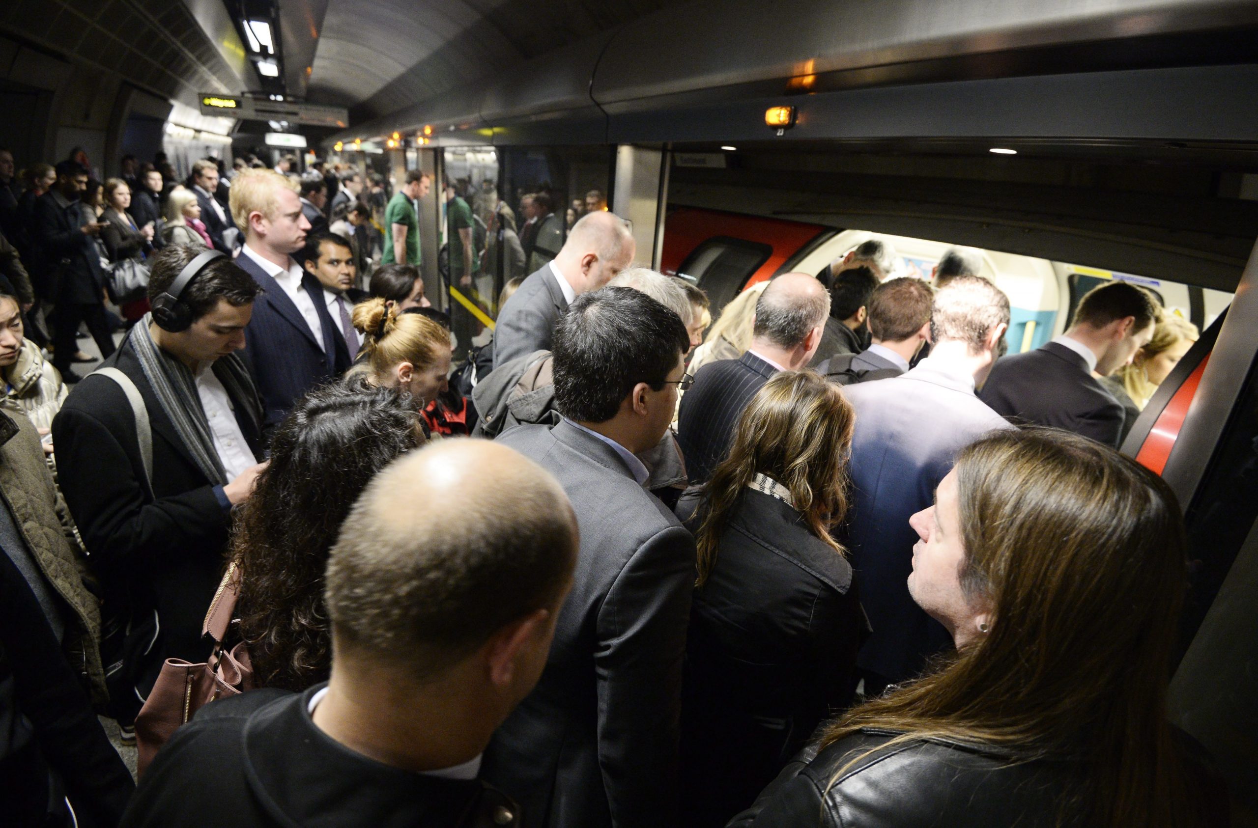 ΦΩΤΟ-Λονδίνο: Απίστευτη ταλαιπωρία στους δρόμους