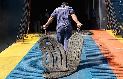 Λύνουν κάβους τα πλοία-Νέα απεργία στις 9 Απριλίου