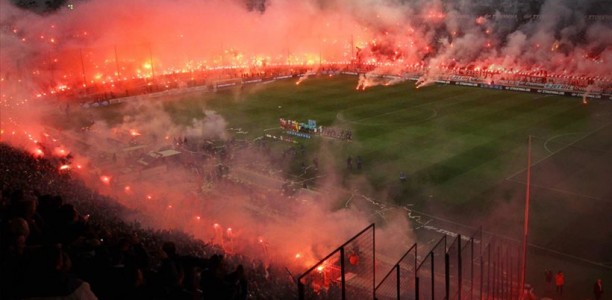 ΦΩΤΟ-Καπνογόνα και στα αποδυτήρια της Τούμπας