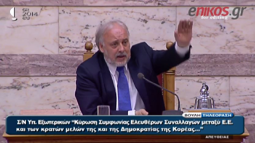 ΒΙΝΤΕΟ-Η παρατήρηση του Καλαντζή για το υψωμένο χέρι του Μαριά