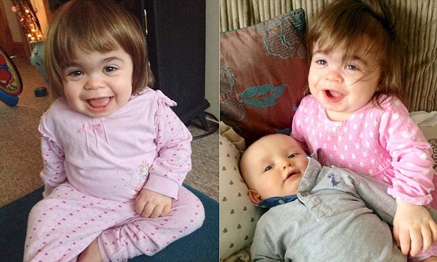 Μωρό “σώζει” την αδερφή του