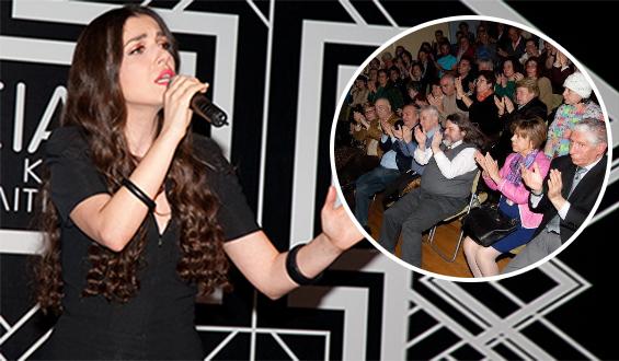 ΦΩΤΟ-Αποθεώθηκε η Φωτεινή Δάρρα στη Νέα Σμύρνη