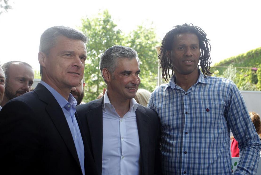 ΦΩΤΟ-Ο Μπατίστα ποζάρει με τον Βαζέχα και τον Σπηλιωτόπουλο