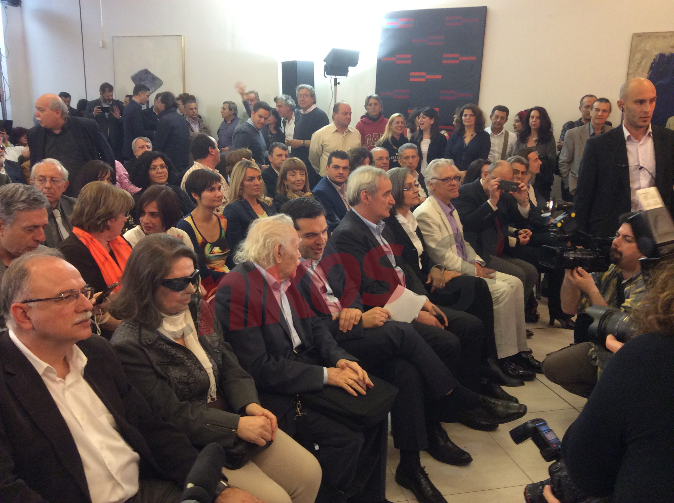 ΦΩΤΟ-Γλέζος στον Τσίπρα: Εσύ είσαι 39 και εγώ 29