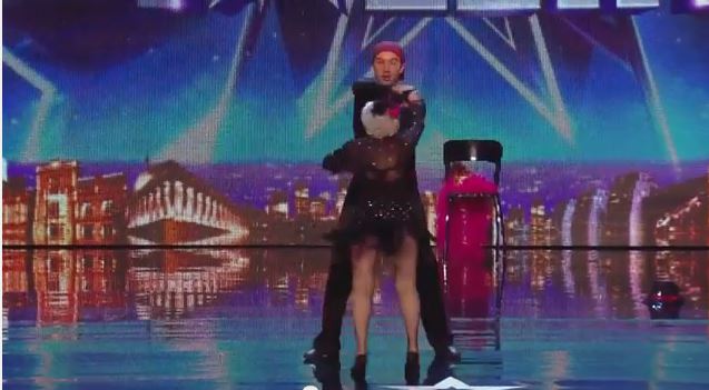 ΒΙΝΤΕΟ-Τους τρέλανε η σάλσα μιας… 80χρονης