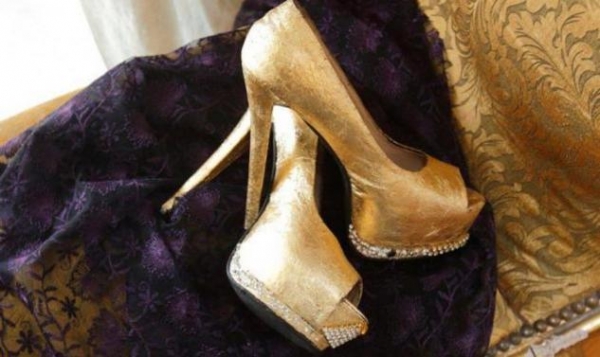 Hθοποιός έφτιαξε γόβες αξίας 5.000 ευρώ