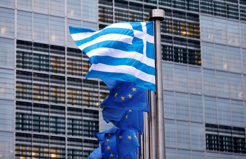 ΕΕ: “Επιμήκυνση και μείωση των επιτοκίων” για την Ελλάδα