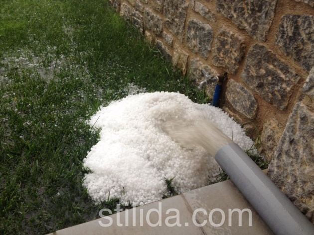 ΒΙΝΤΕΟ-“Άσπρισε” από το χαλάζι η Στυλίδα