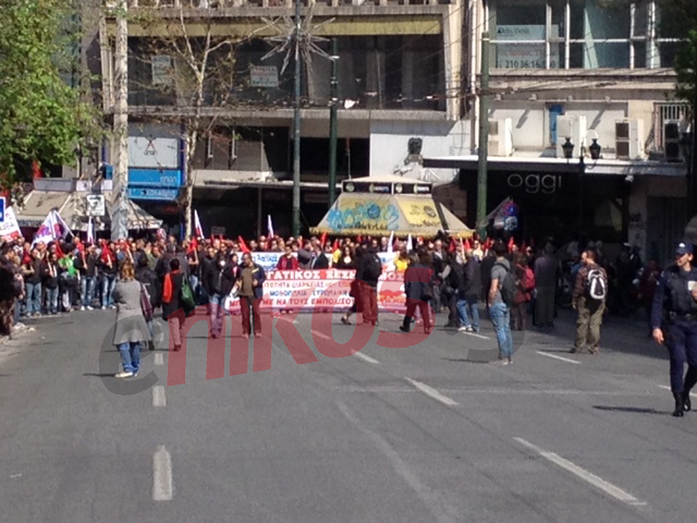 ΦΩΤΟ-Ξεκίνησε η πορεία του ΠΑΜΕ