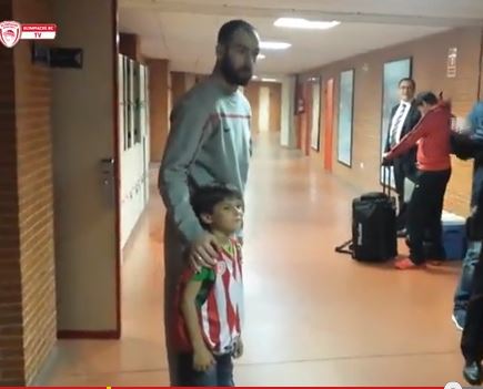 ΒΙΝΤΕΟ-O πιο μικρός θαυμαστής του Σπανούλη