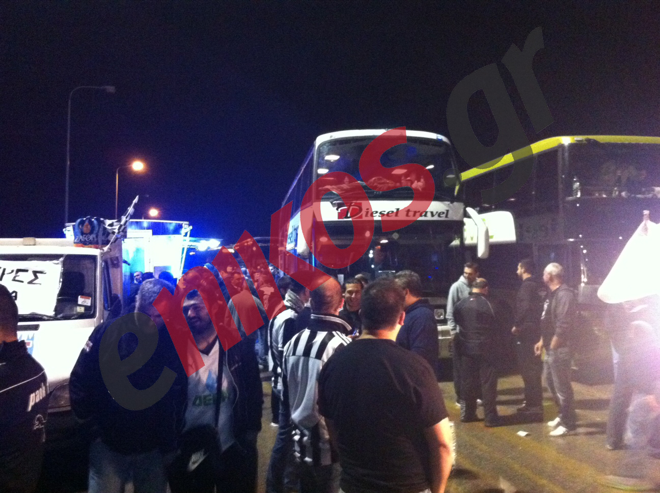 ΦΩΤΟ-Οπαδοί του ΠΑΟΚ στα διόδια Μαλγάρων