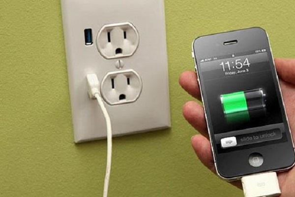 ΒΙΝΤΕΟ-Φορτίζει κινητό σε 30′ δευτερόλεπτα;