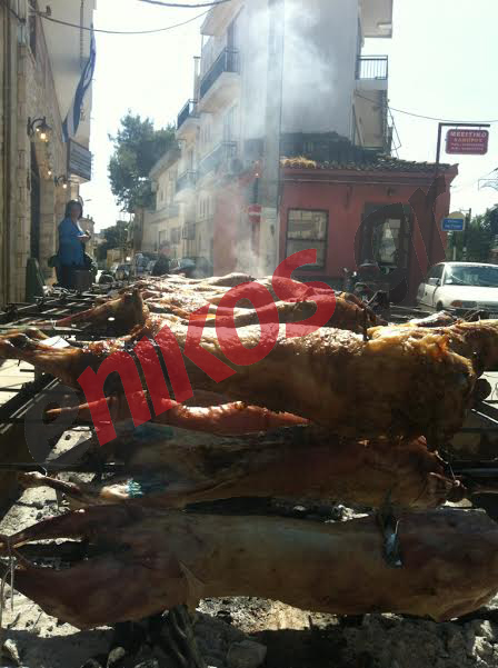 ΦΩΤΟ αναγνώστη-60 αρνιά στη σούβλα