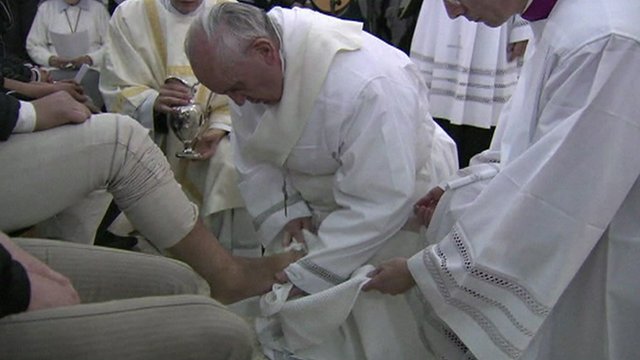 Ο πάπας θα πλύνει συμβολικά τα πόδια 12 ασθενών